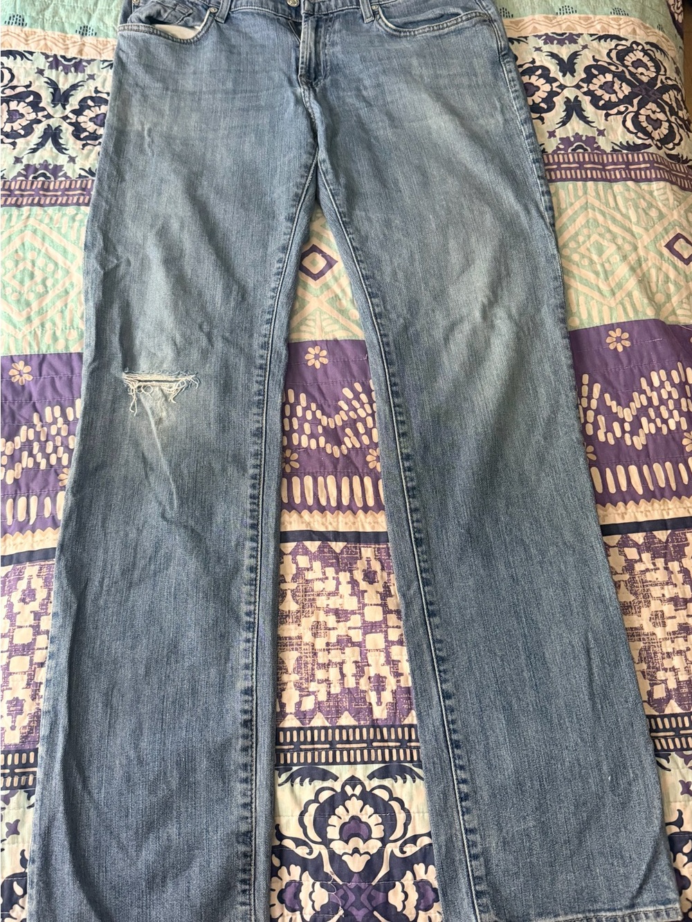 7 For All Mankind Light Blue Straight-Leg Jeans with Distressed Knee